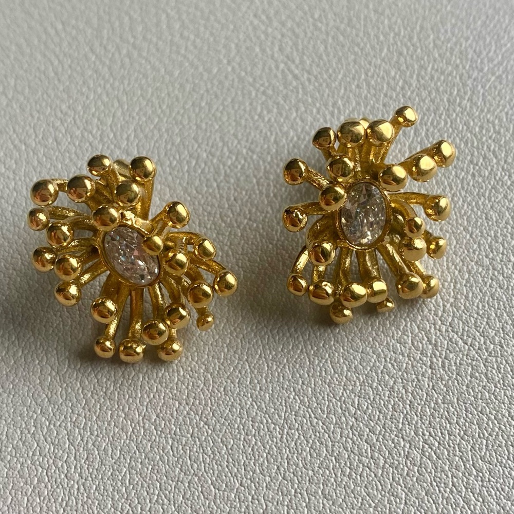 Flower Plant Stud Earrings Gold Color - Picture 2 of 5